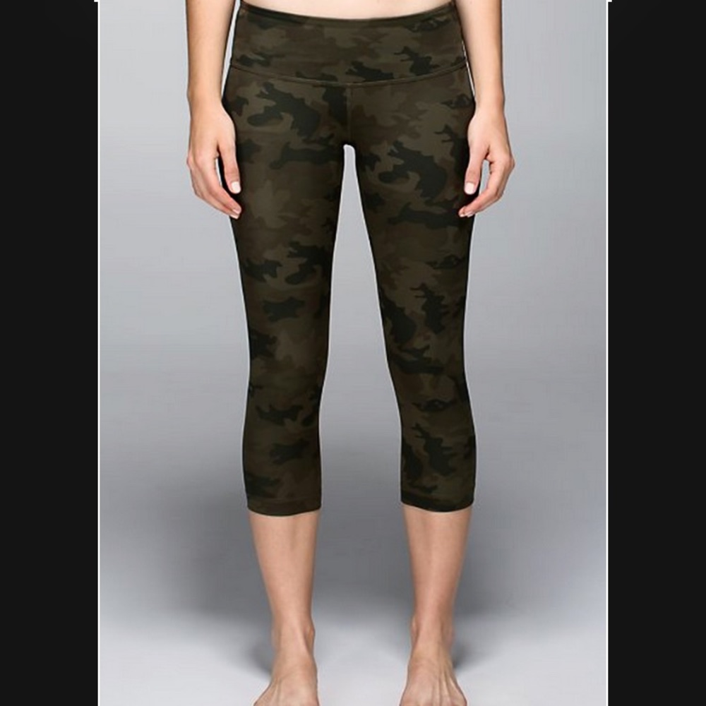 Lululemon green camo Wunder Under - Sz 4